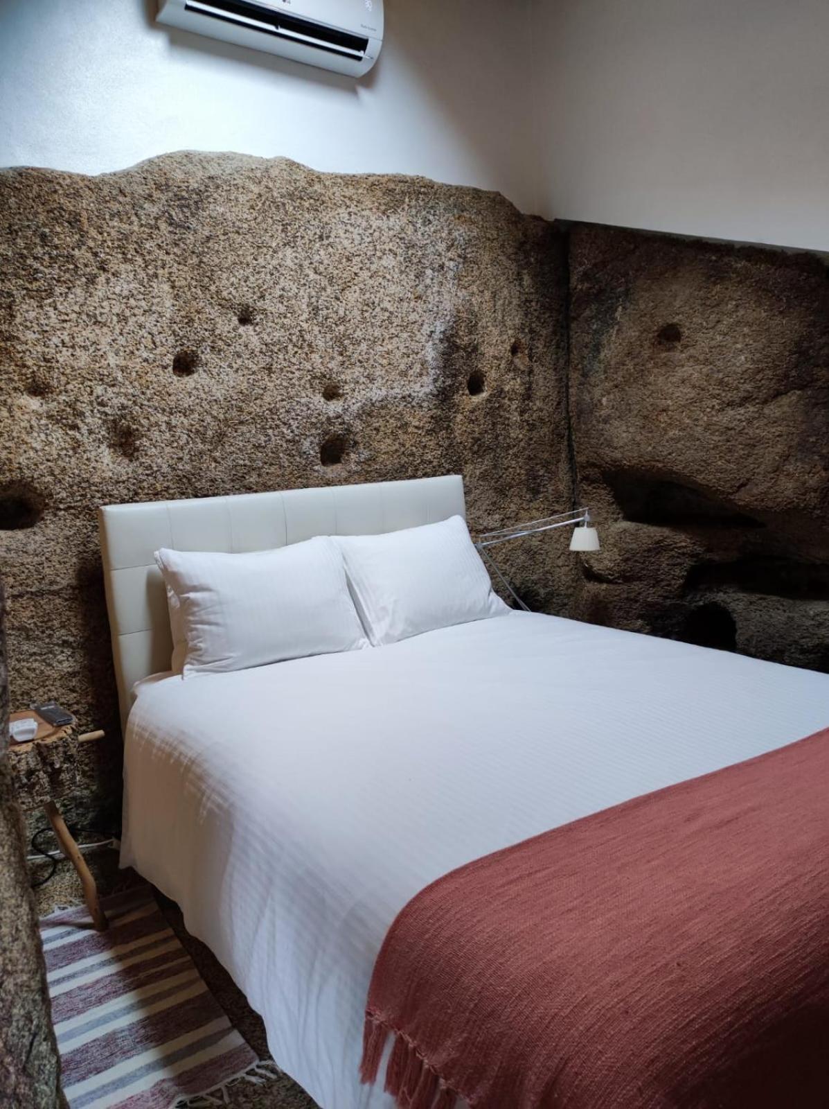 Casa Do Meio Em Quinta De Sao Pedro De Vir-A-Corca Monsanto Luaran gambar