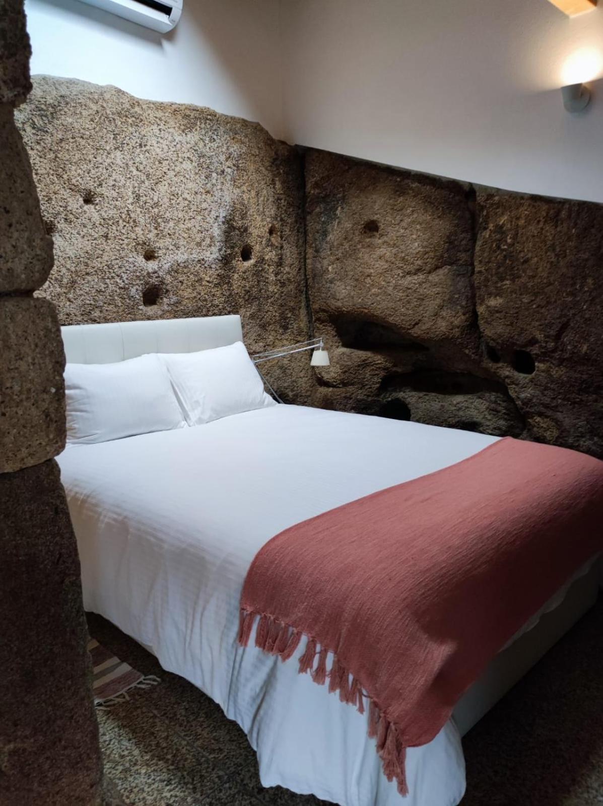 Casa Do Meio Em Quinta De Sao Pedro De Vir-A-Corca Monsanto Luaran gambar